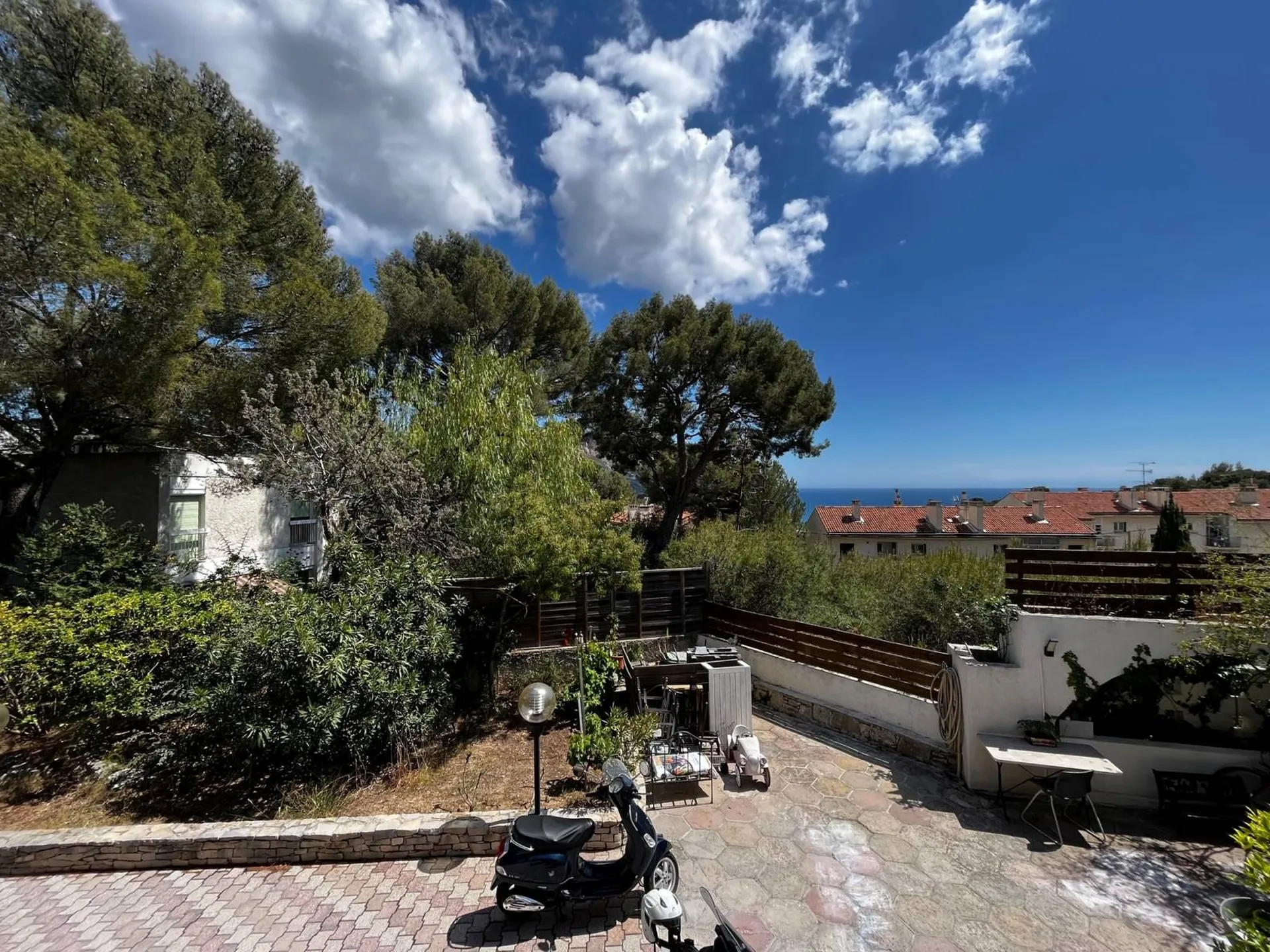 Maison Cassis  proche centre et composée de 2 appartements