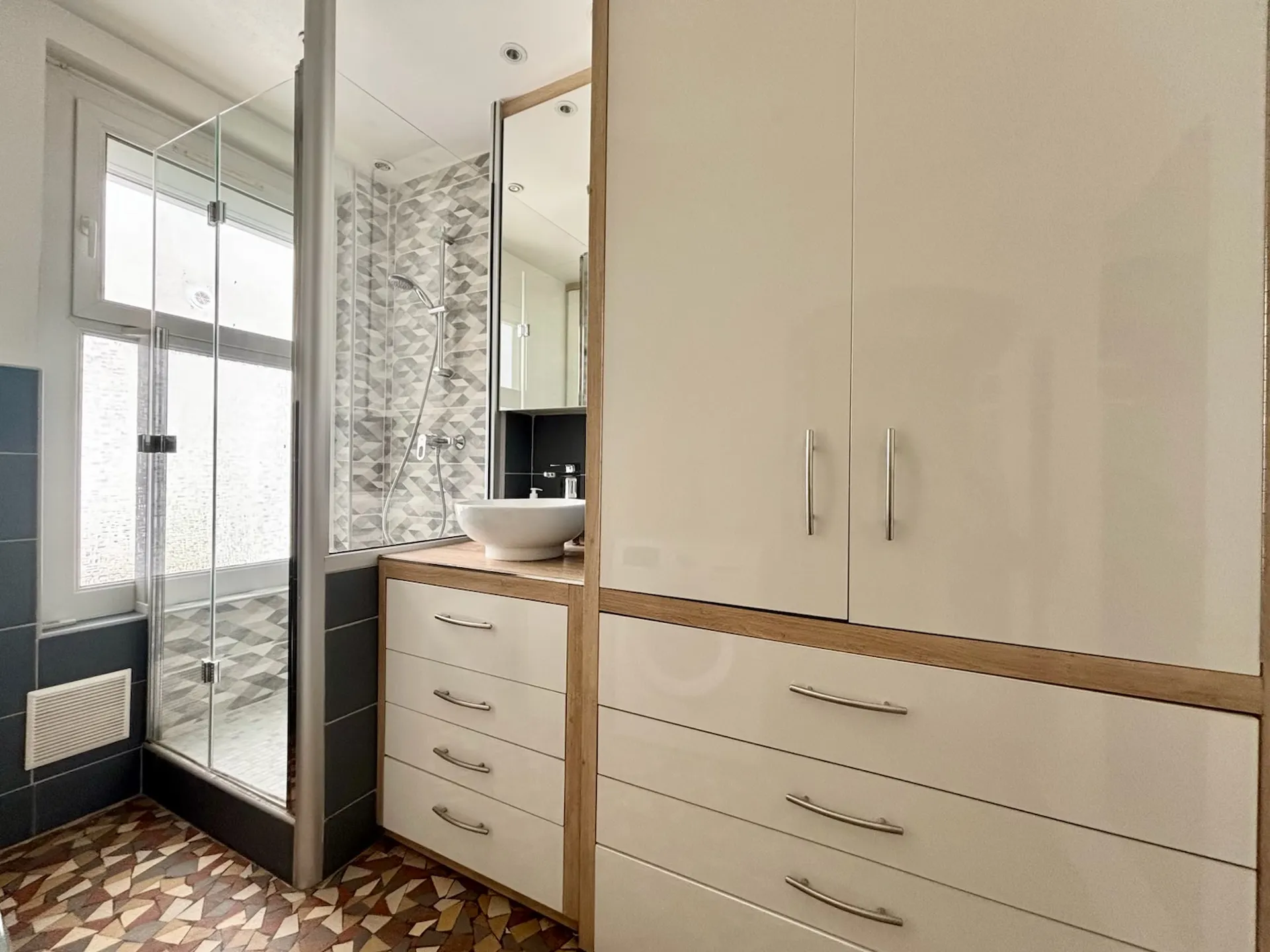 heliximmobilier.com/details-appartement+avec+le+charme+de+l+ancien+en+plein+coeur+de+saint+germain+en+laye+3+pieces+d+une+surface+de+42+m-2124