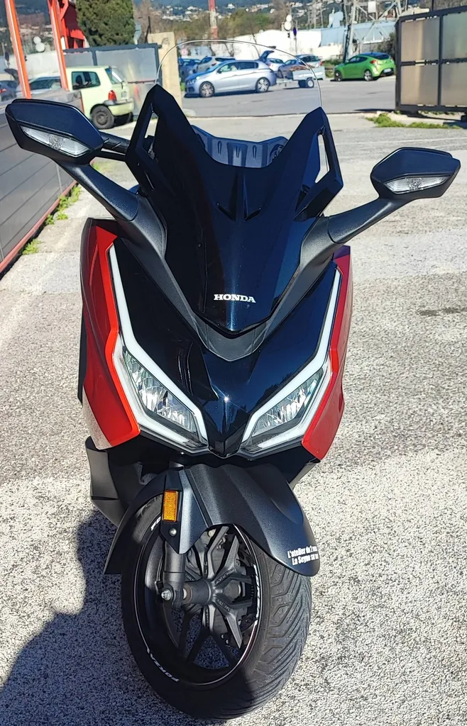HONDA FORZA 125 DU 03/2024 AVEC 14500KM.