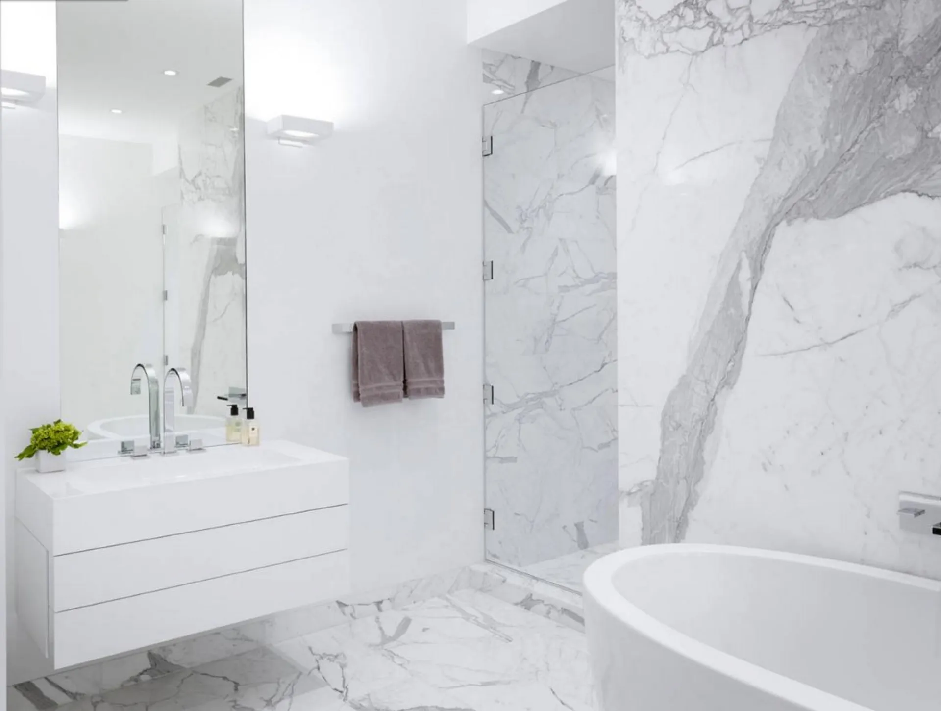 Salle de bains en marbre blanc Statuaire