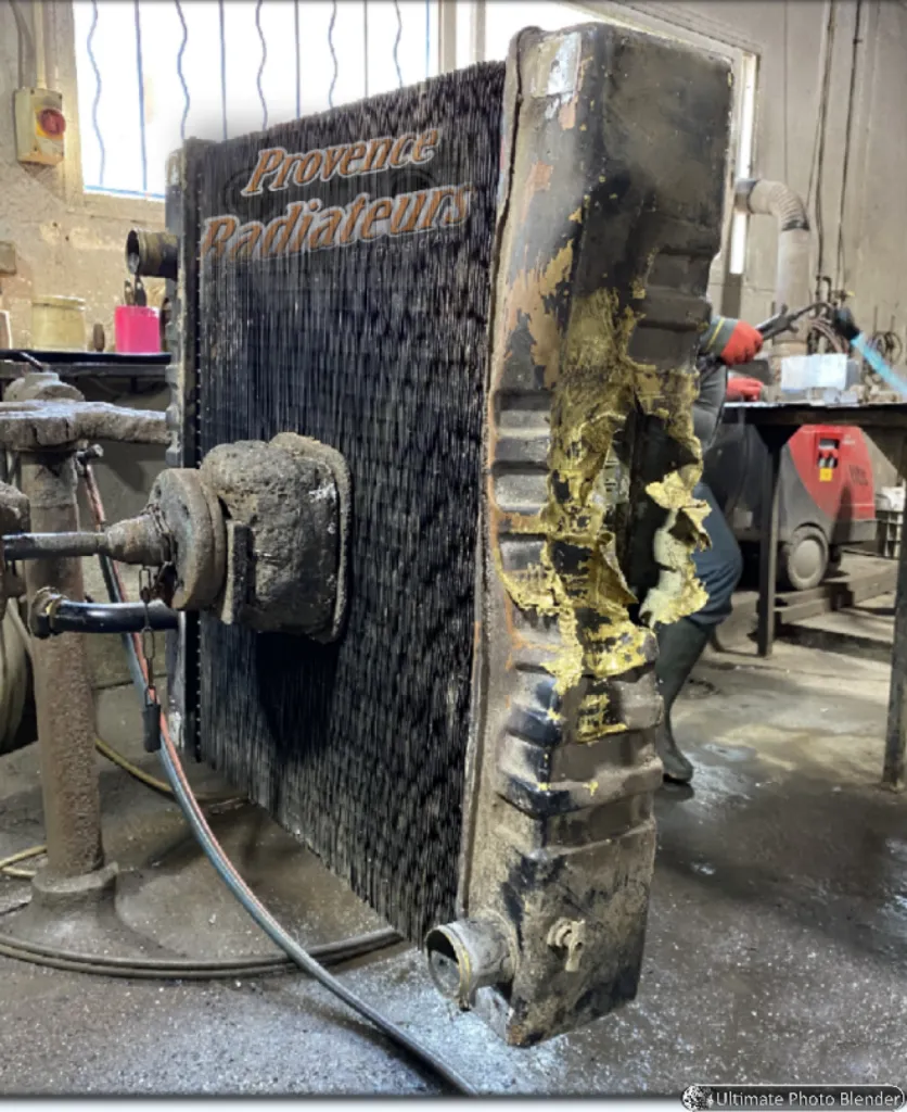 Réparation de radiateur de refroidissement de tracteur aux Mées.
