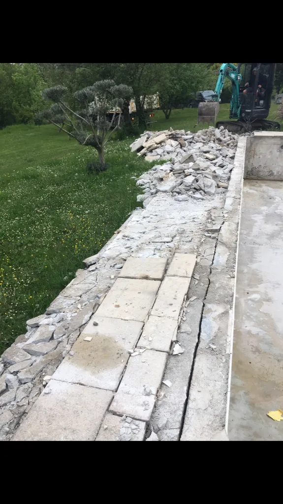 Pose de terrasse en pierre naturelle sur support drainant Ambrés et lagrave