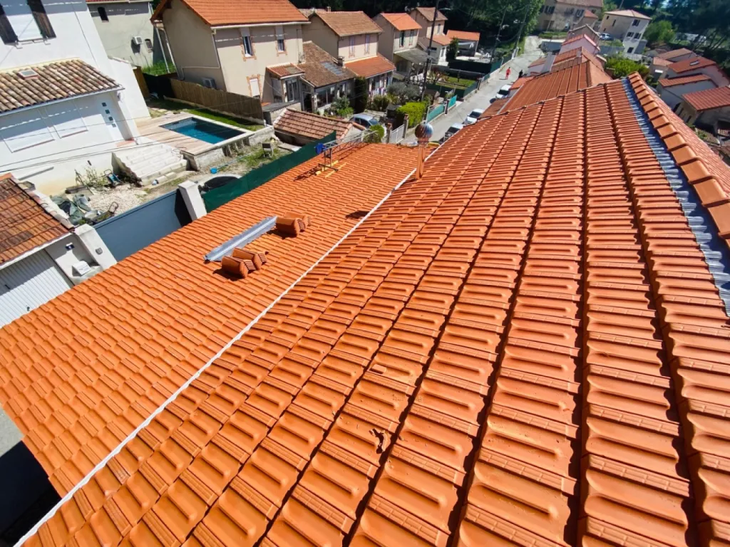 Réfection d’une toiture en tuiles plates de Marseille sur Port de Bouc près de Martigues