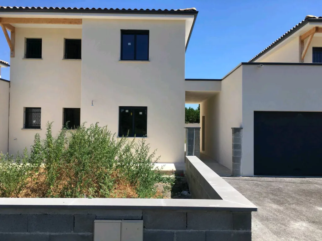 Gouttières pour professionnels en aluminium dans la Drôme à Montélimar Gouttières pour professionnels en aluminium dans la Drôme à Montélimar