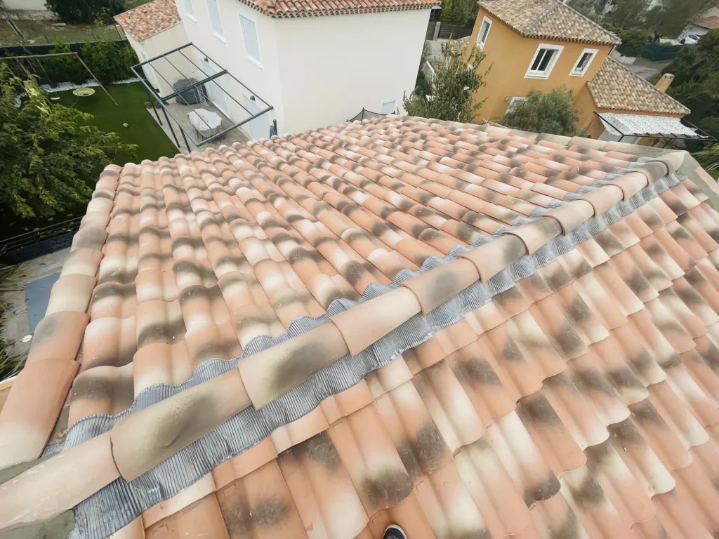 Intervention de Couvreur pour la Réfection de toiture de Maison individuel en tuiles Romane sur Aix-en-Provence 13100