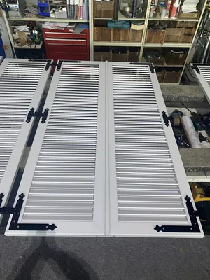 Volet 2 vantaux aluminium RAL 7047