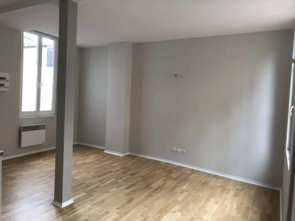 Situé au 58 rue Saint Romain à Rouen