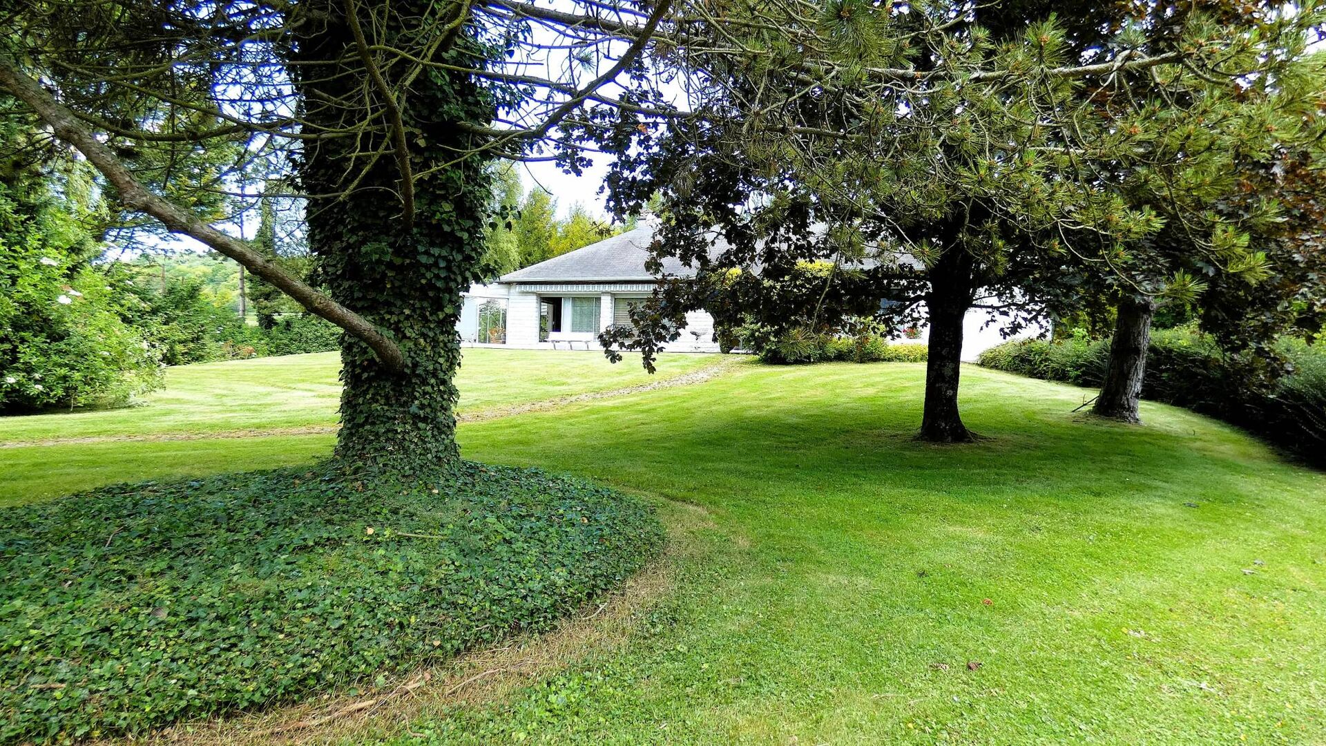 Maison d'architecte de plain pied  de 147 m² bâtie en 1978.
