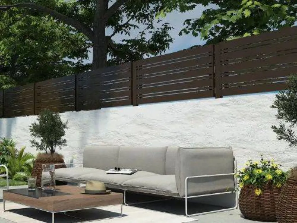  installation de clôture avec motifs sur mesure vitrolles