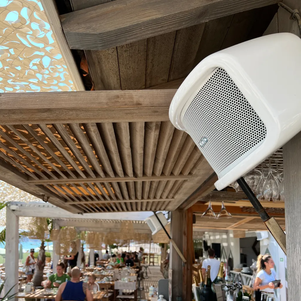 Installation sonorisation Kon Tiki à Ramatuelle Var 83