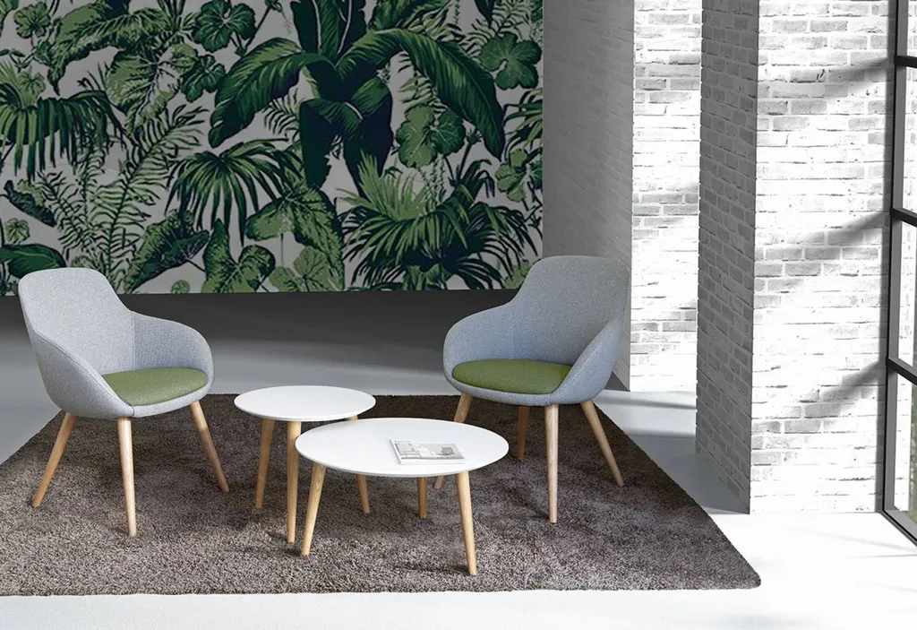 Fauteuils lounge design avec pieds en bois Eneka de chez Sokoa Fabriqué en France