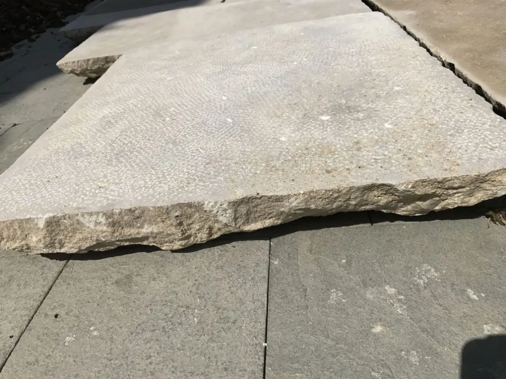 L’Authentique du Caire : pierre calcaire grésée égyptienne aux nuances beige à brun