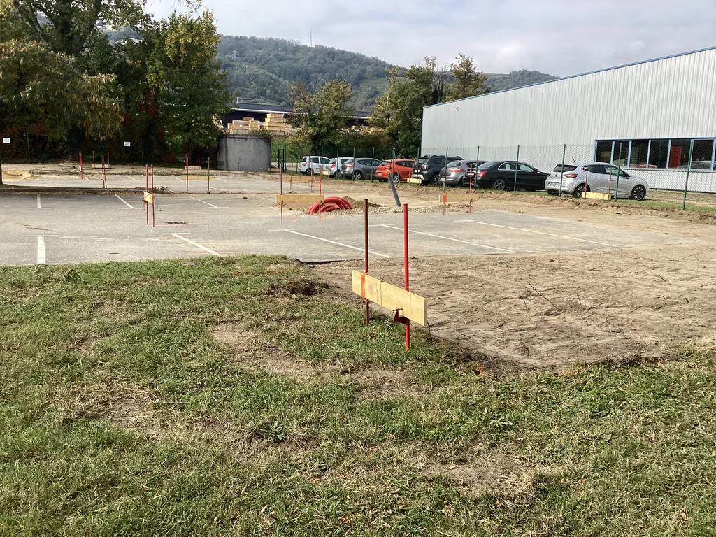 Création d’un radier et fondations spéciales pour bâtiments modulaires sur sol instable – Saint-Vallier (26)