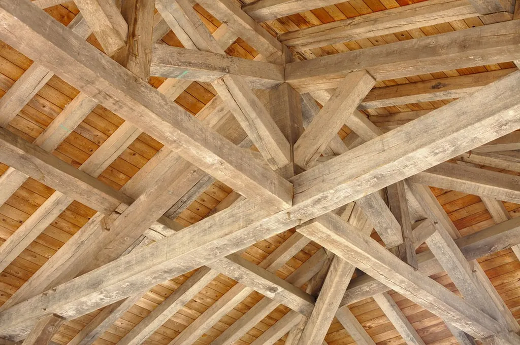 Artisan couvreur à Amiens : expert en rénovation de toiture, charpente et zinguerie dans la Somme