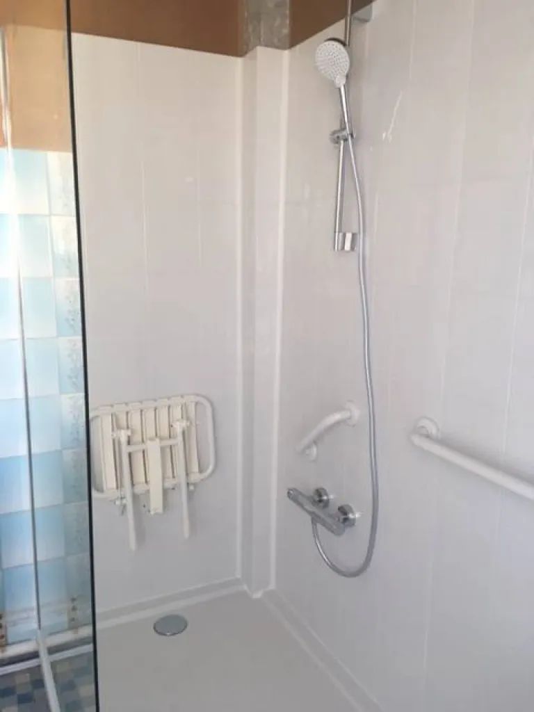 Installation douche senior sécurisée pas cher à Aulnay sous bois en Seine Saint Denis (94) IdF