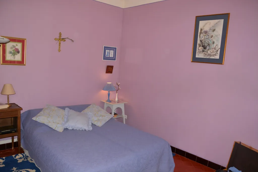 Comtat Vénaissin, maison bourgeoise avec jardin, bassin et piscine à vendre   