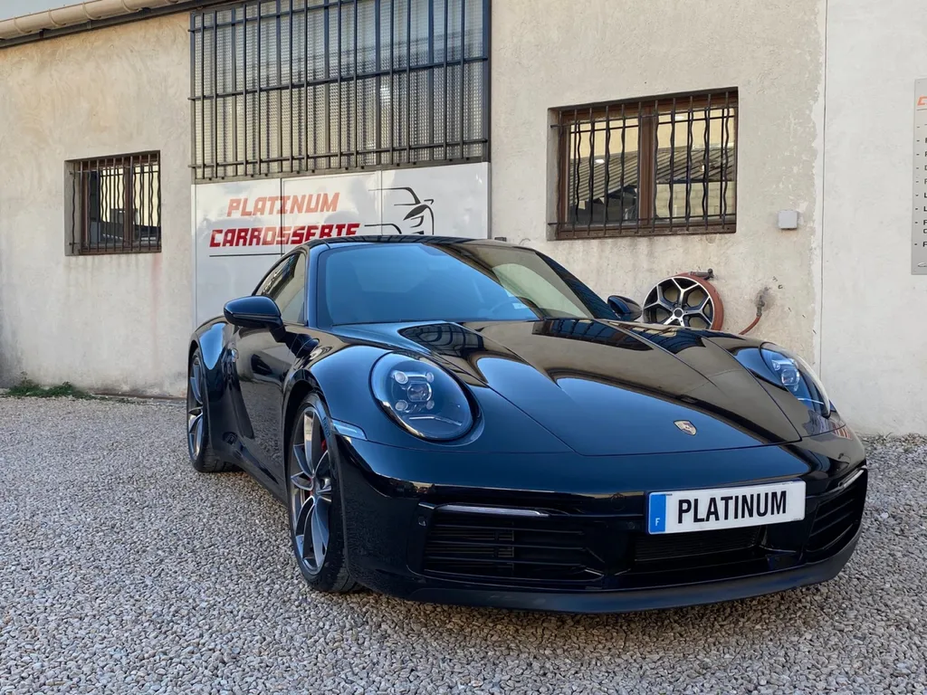 Débosselage et peinture Porsche 992 après impact à Carnoux – Franchise offerte – Carrosserie spécialisée proche Aubagne et La Ciotat