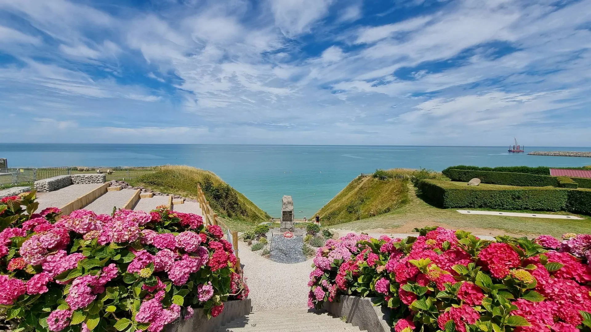 A vendre charmante villa, vue mer exceptionnelle, à réhabiliter, proche des commerces, sur l'axe Dieppe 76200 - Penly 76370 - Le Tréport 76340.