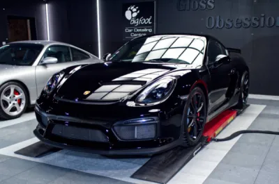 Porsche Cayman GT4 après un polissage minutieux, rendant la peinture aussi brillante que possible et offrant une protection supplémentaire avec un traitement céramique Gtechniq.