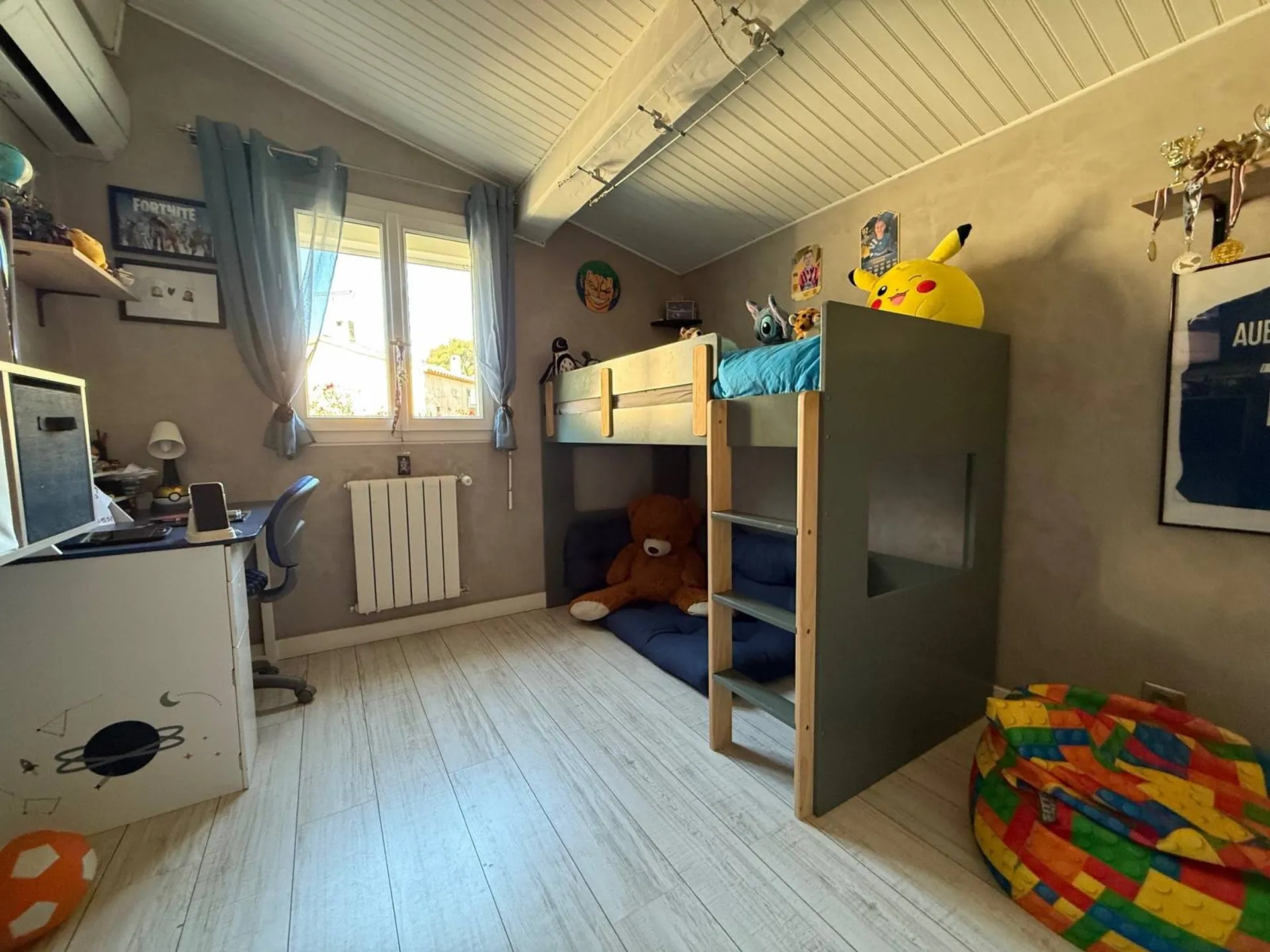 A vendre maison à Carnoux en Provence sur deux niveaux avec piscine + 1 chambre avec entrée indépendante