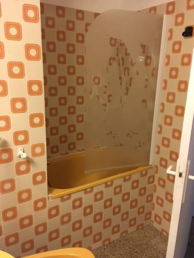 Remplacement d'une baignoire par douche sécurisée pour sénior à Draguignan, Var (83)