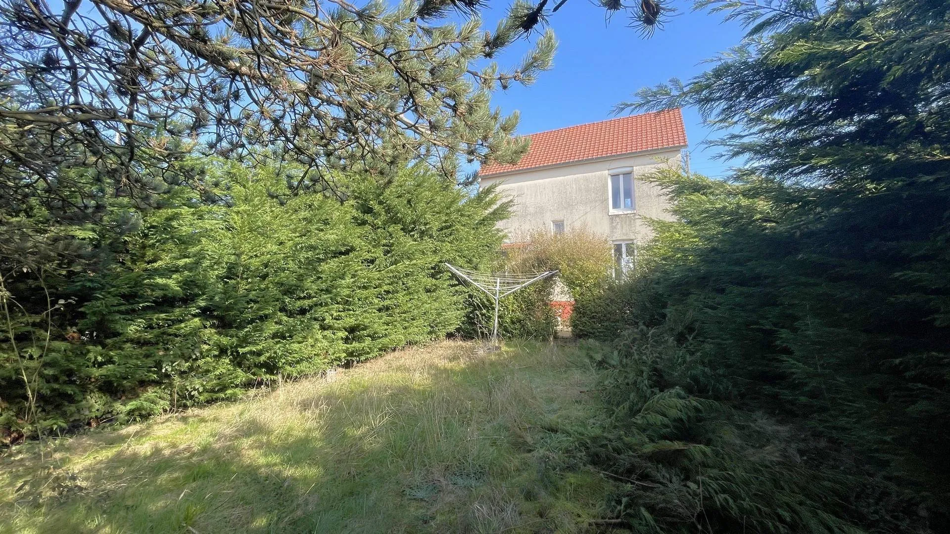 À vendre en Seine-Maritime : Maison de ville avec charme à exploiter : Travaux à prévoir pour optimiser l’espace et valoriser ce bien à fort potentiel.