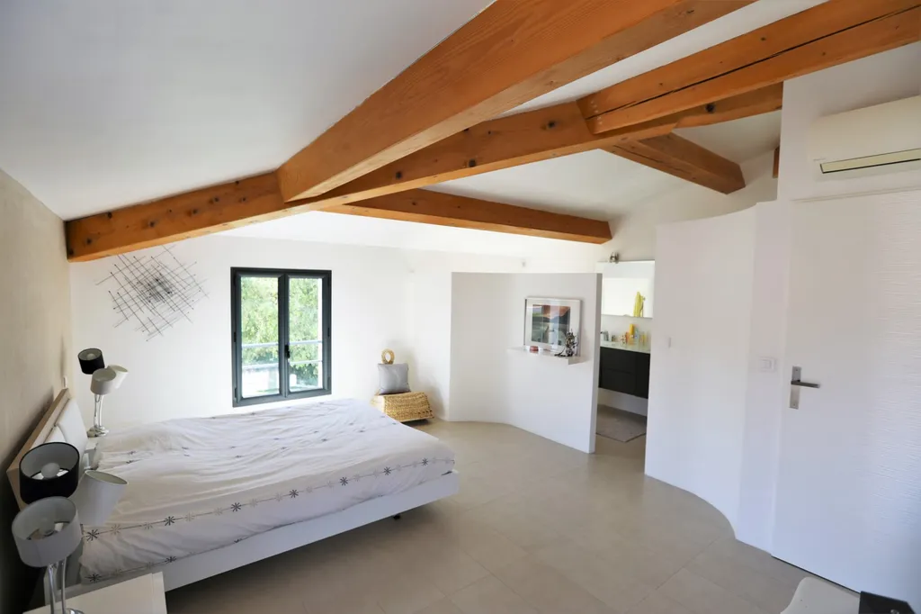 proche golf de Saumane, maison avec piscine sur terrain de 2000m²   