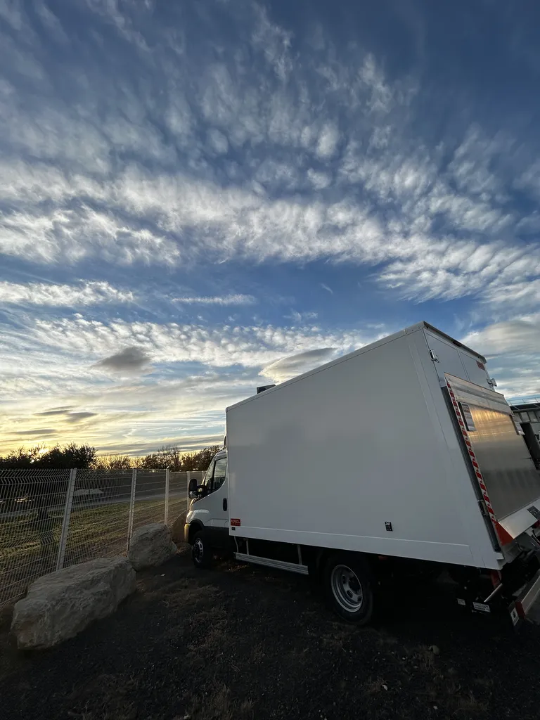 IVECO DAILY 35C16 HI MATIC CAISSE ISOLEE