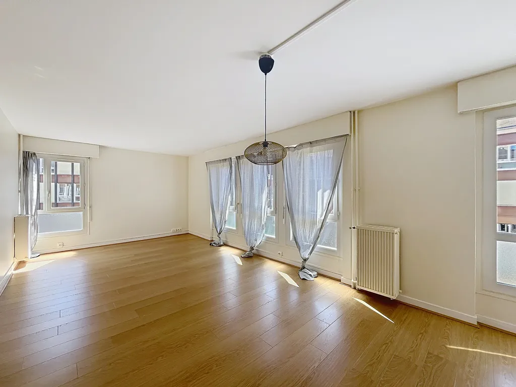 Bel appartement en location de 80m², situé Rue eau de robec à Rouen, 1275€ charges comprises