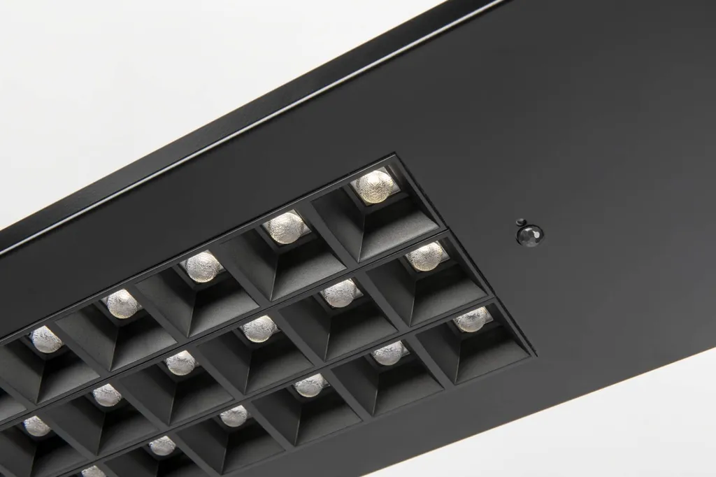 Lampes LEDS indirectes sur ATTENZIA NEO + à Alès 