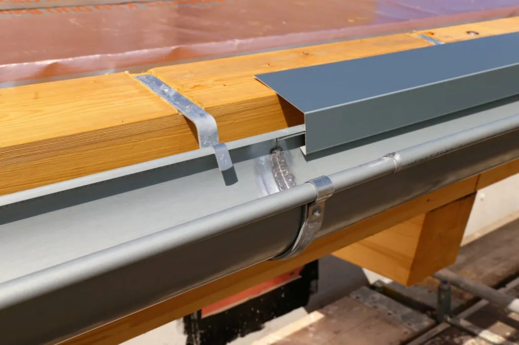 GOUTTIERES DR33 ZINC dans les Boushes du rhône GOUTTIERES DR33 ZINC dans les Boushes du rhône