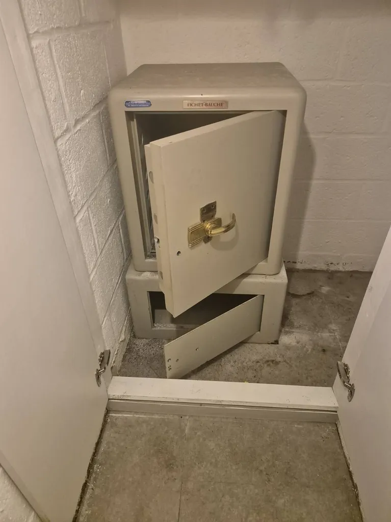 coffre-fort ouvert à Lambersart réalisation de son dépannage par technicien spécialiste