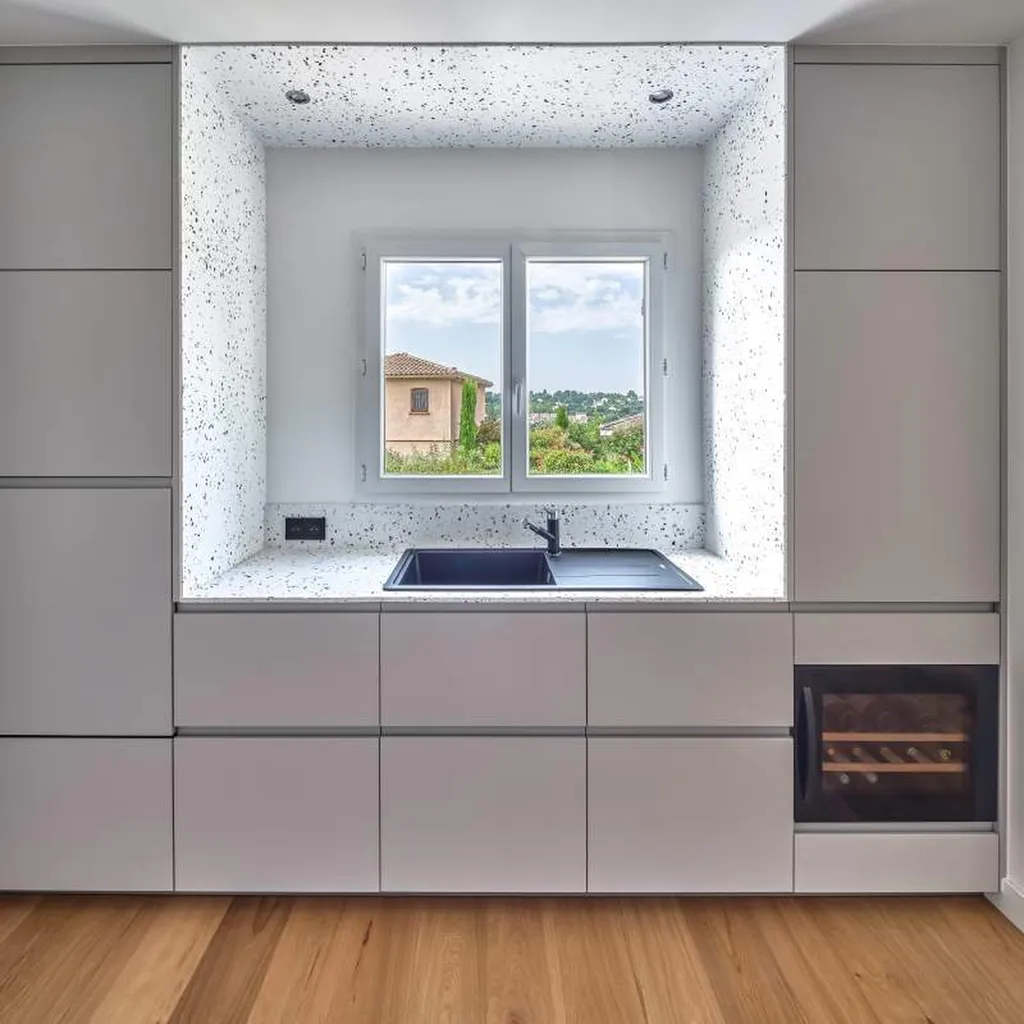 Architecte d’intérieur à L'Union pour la rénovation de villas avec matériaux biosourcés et mobilier design en plastique upcyclé