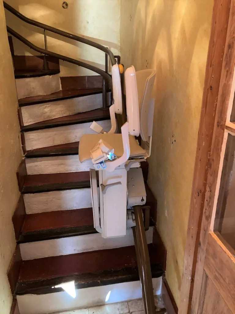 fauteuil oOtolift sur son point de charge