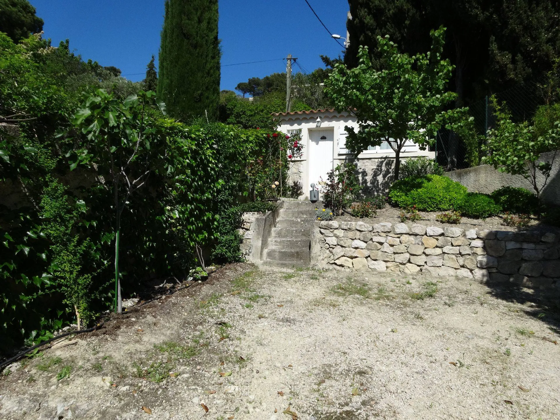 A vendre maison 6 Cassis au calme dans le centre avec piscine et garage