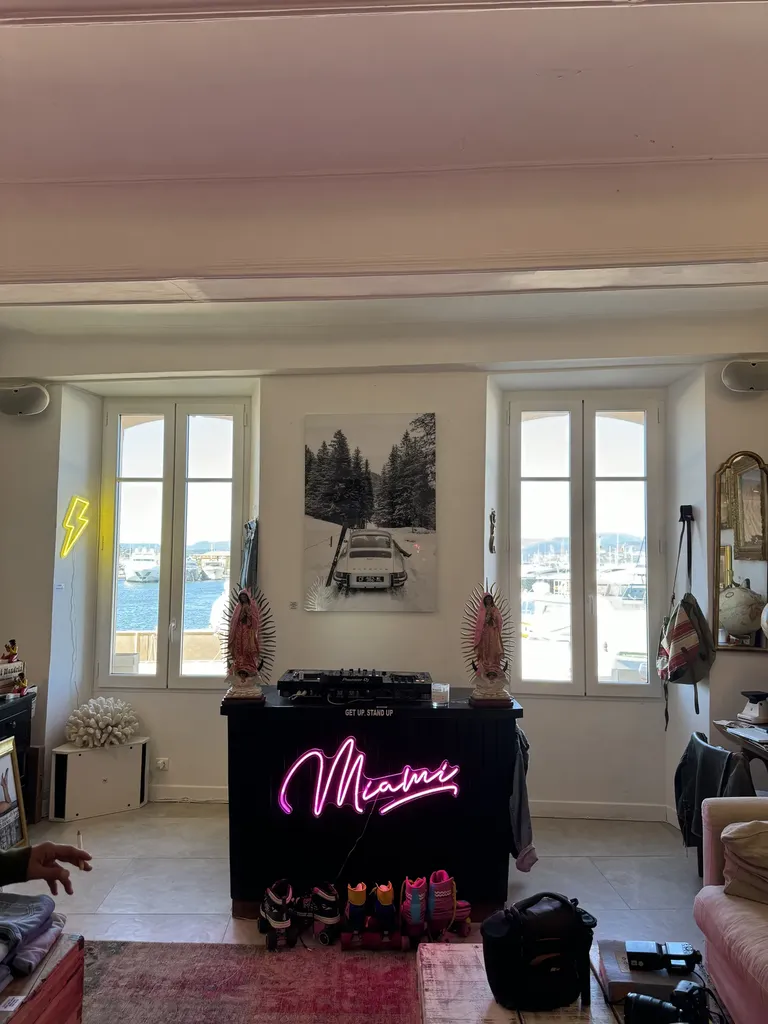 Installation Sonorisation studio Patricia Faure à Saint-Tropez##/details-installation+sonorisation+studio+patricia+faure+saint-tropez+83+var-291