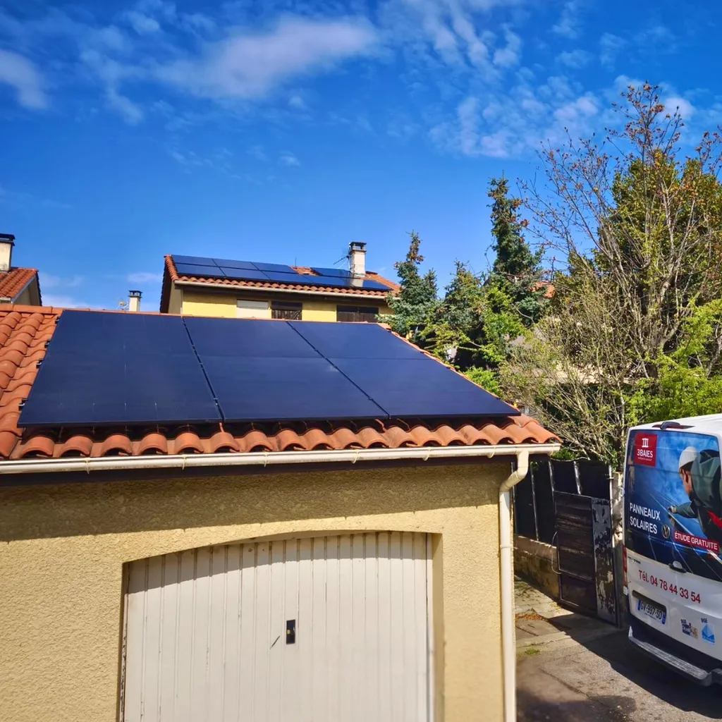 Pose de panneaux photovoltaïques à Saint-Fons près de Lyon par 3 Baies