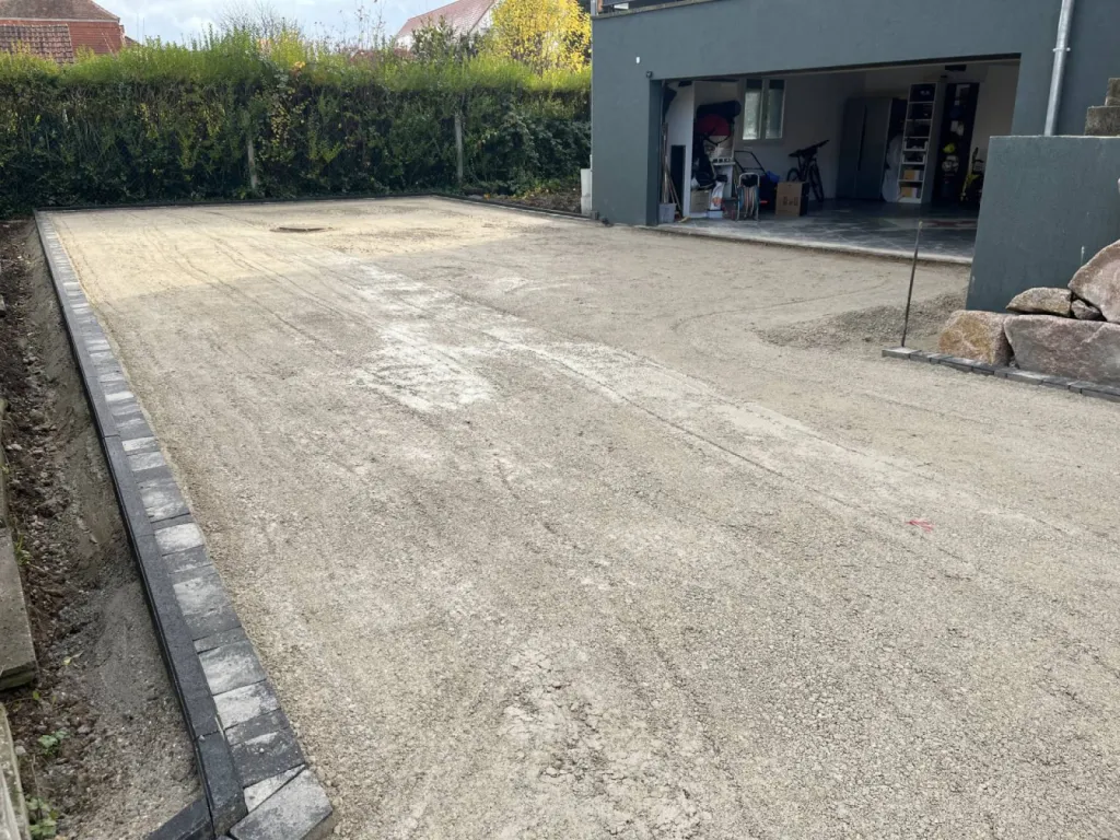 Travaux de terrassement pour une voie d’accès d’une maison à Haguenau 