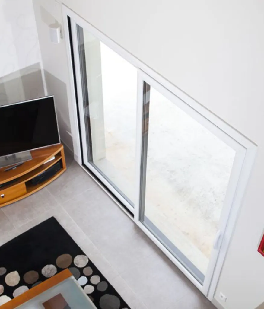 Coulissant en PVC et aluminium de la gamme Coloriance de la marque Bouvet