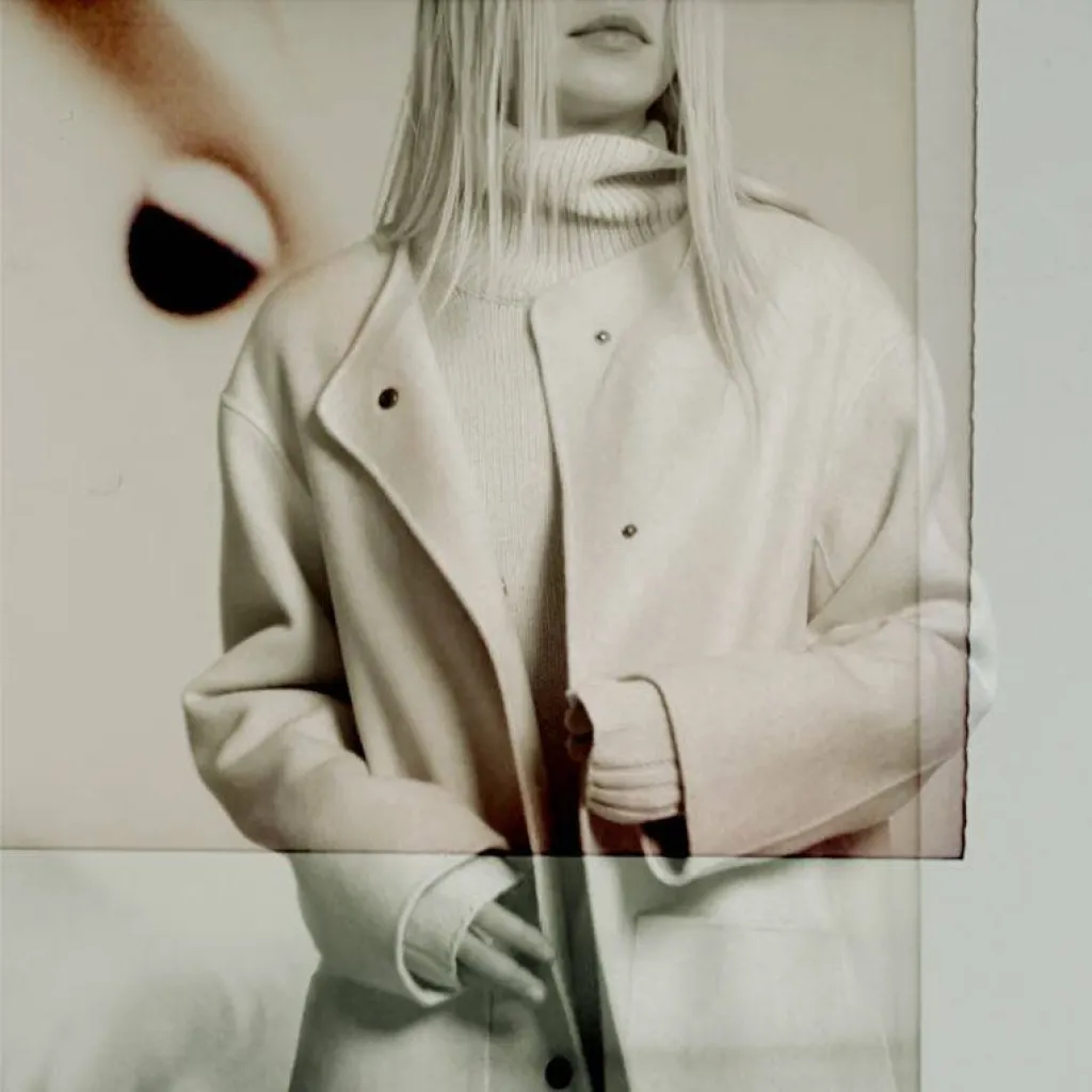 Lis Lareida une collection intemporelle pour les femmes qui aiment le style épuré et un look pointu.