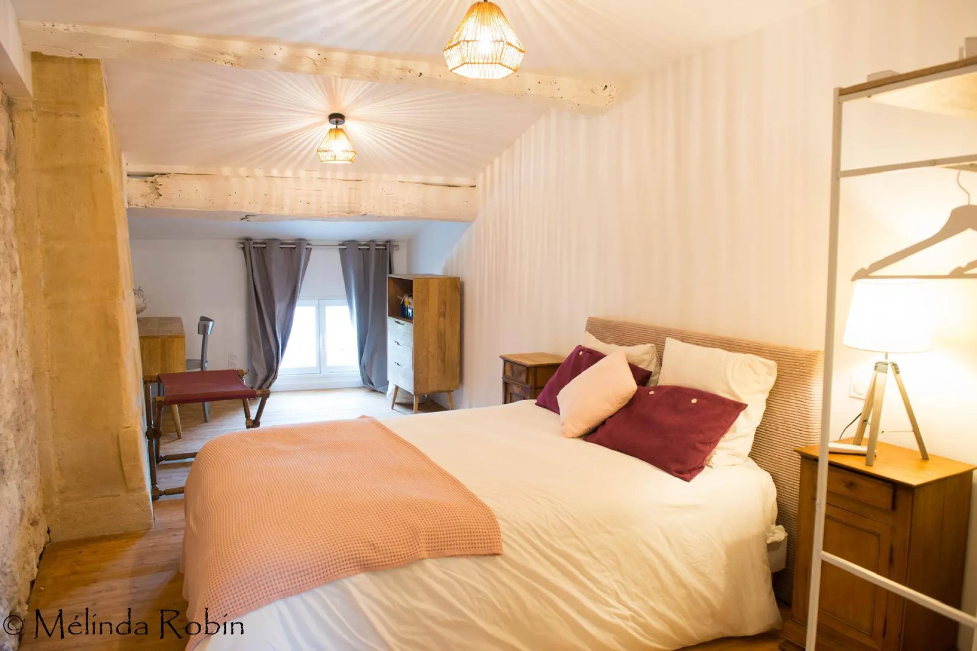 Maison en pierre de 180m² avec jardin et piscine, située au milieu des vignes Montagne (33)  