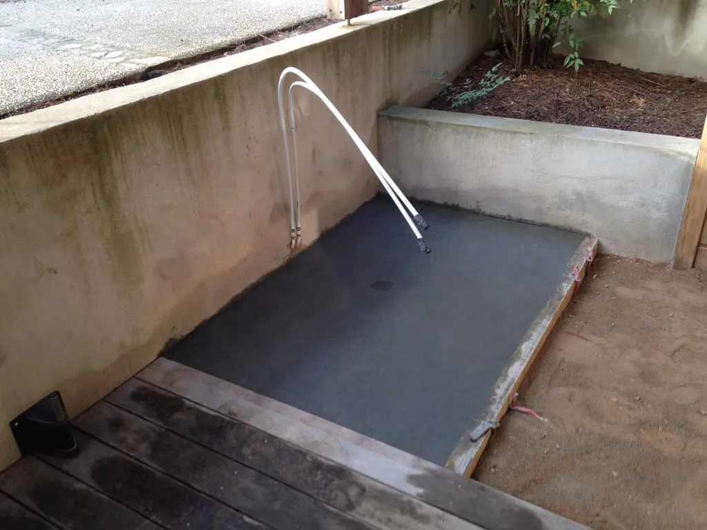 Réalisation d'un receveur de douche en béton lissé à Ventabren 13122
