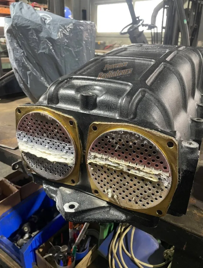 Révision professionnelle d'aftercooler Caterpillar C32 à Marseille