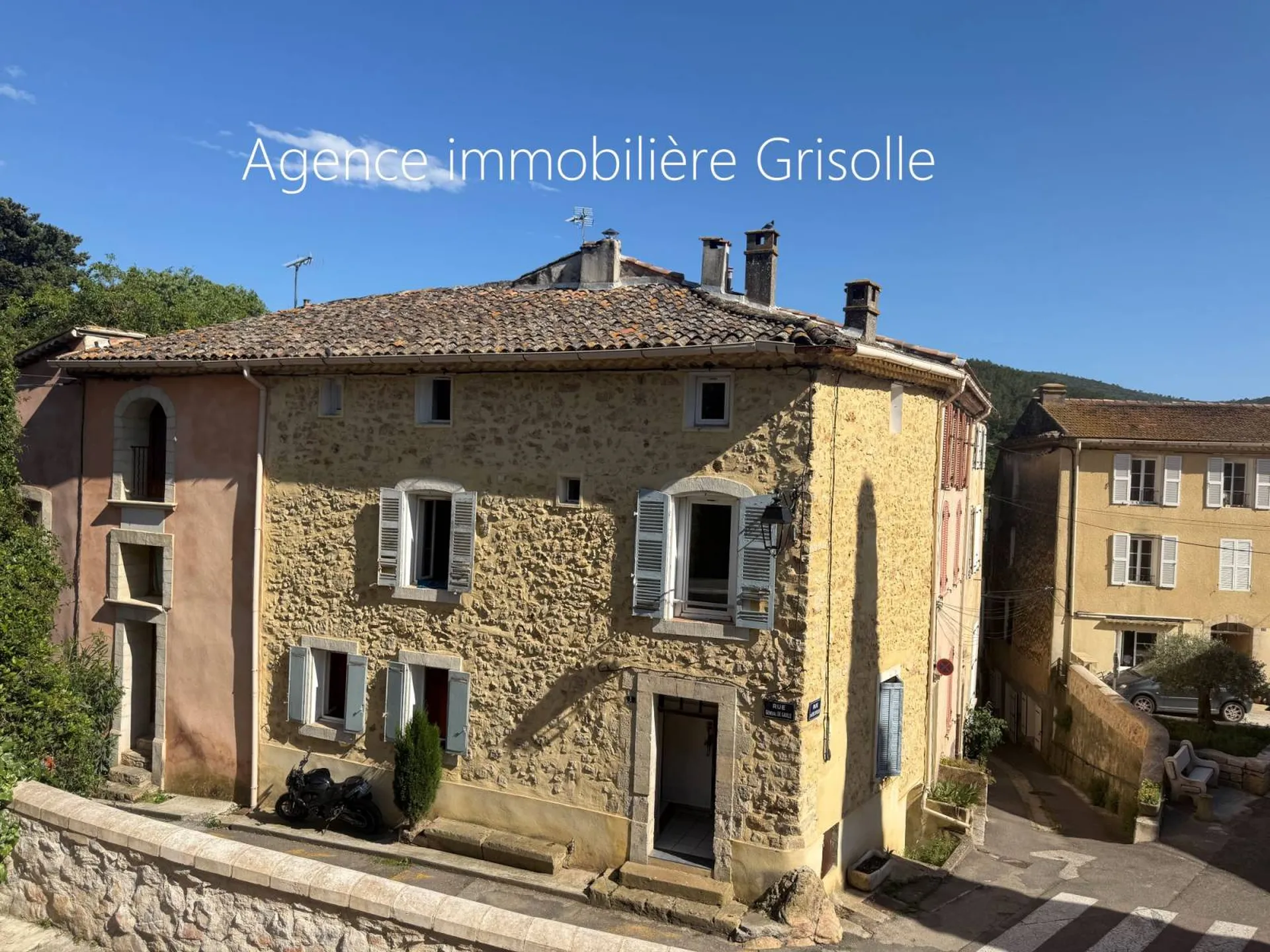 Maison 5 pièces 100 m² · à Revenu Locatif de · 100 m² · 990 €/mois