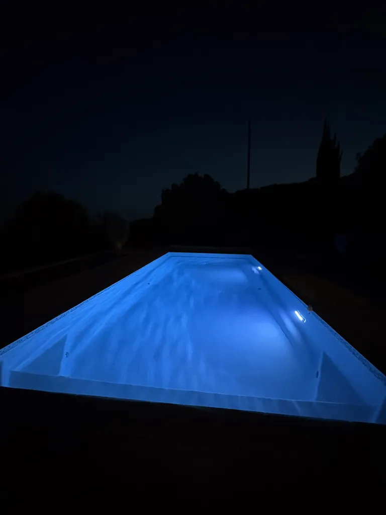 La Kryptonite 9C une coque polyester vue  de nuit à Tourrettes sur loup dans les Alpes Maritimes