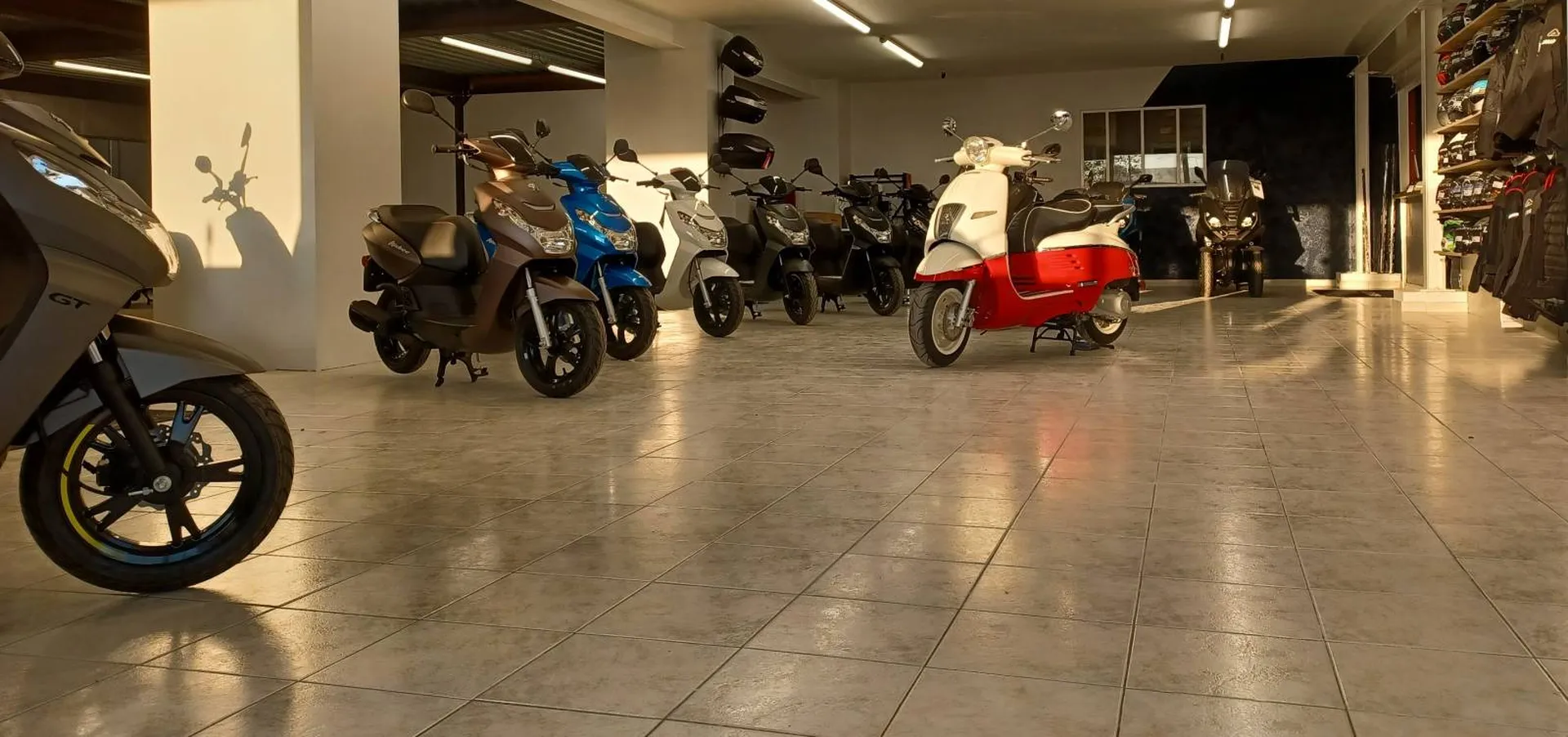 MAGASIN PEUGEOT MOTOCYCLES LA SEYNE SUR MER