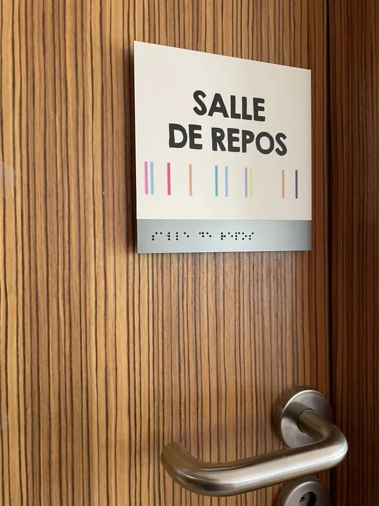 plaque signalétique braille relief