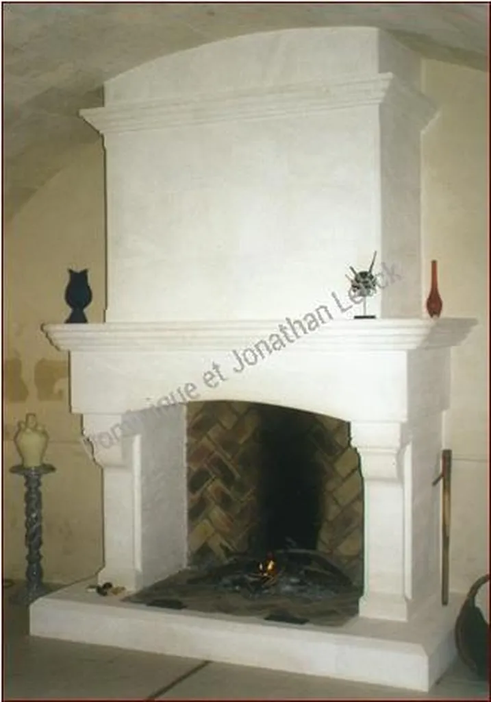Cheminée et hotte en pierre d'Estallades type Impérator