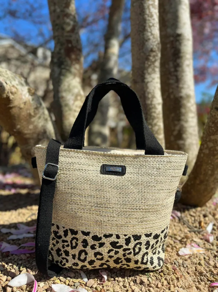 Sac les Tropéziennes paille et léopard pour l'été indisponible chez Evasion Eu