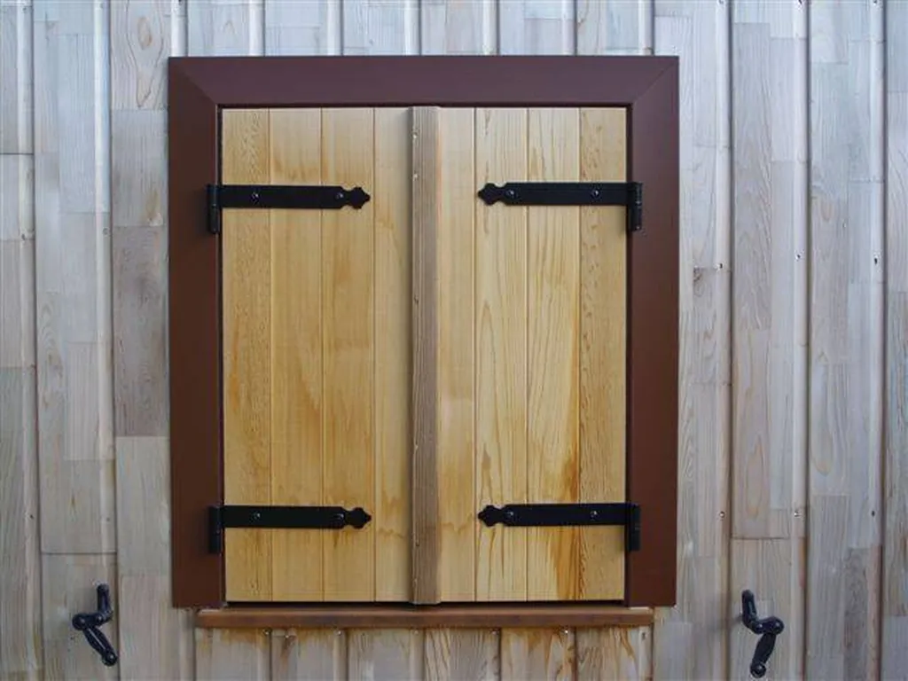 VOLET BOIS EN PIN FRANCE FERMETURE A BELLEVILE